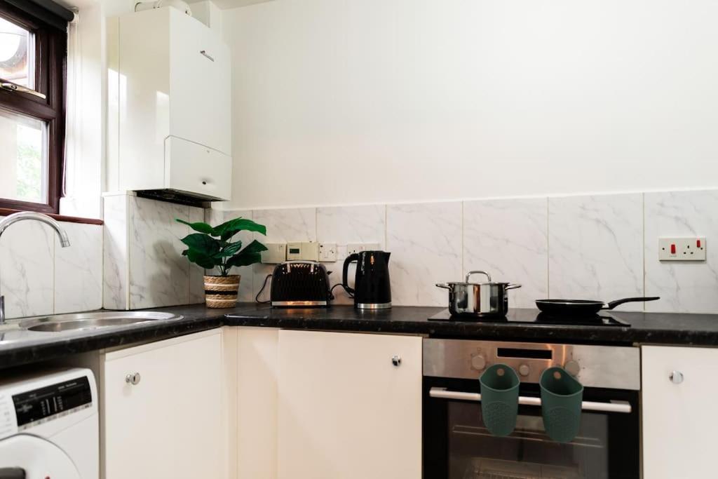 Cosy Decorated Flat In Tonbridge Apartment ภายนอก รูปภาพ