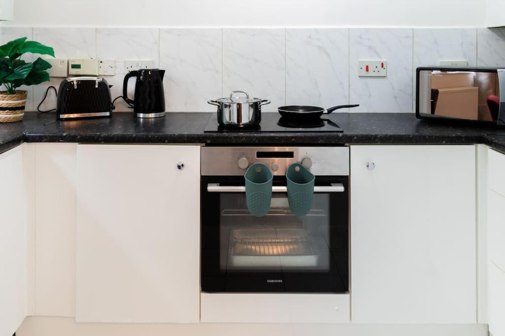 Cosy Decorated Flat In Tonbridge Apartment ภายนอก รูปภาพ